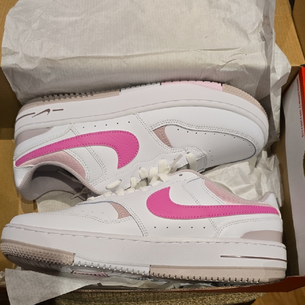 Nike Gamma Force in White and Pink